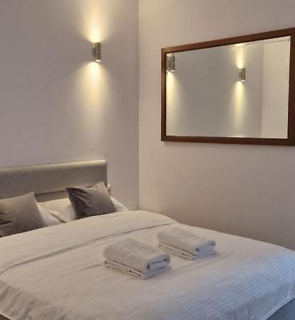 Modern House Hotell Sighetu Marmaţiei Exteriör bild