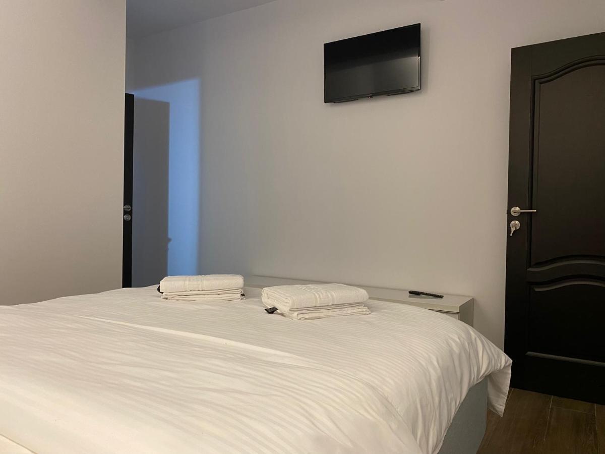 Modern House Hotell Sighetu Marmaţiei Exteriör bild
