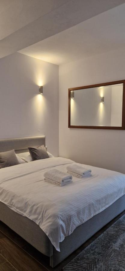 Modern House Hotell Sighetu Marmaţiei Exteriör bild