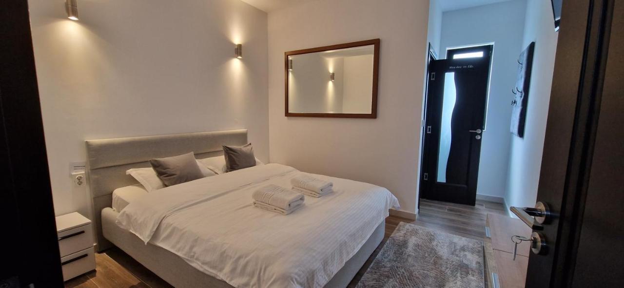 Modern House Hotell Sighetu Marmaţiei Exteriör bild